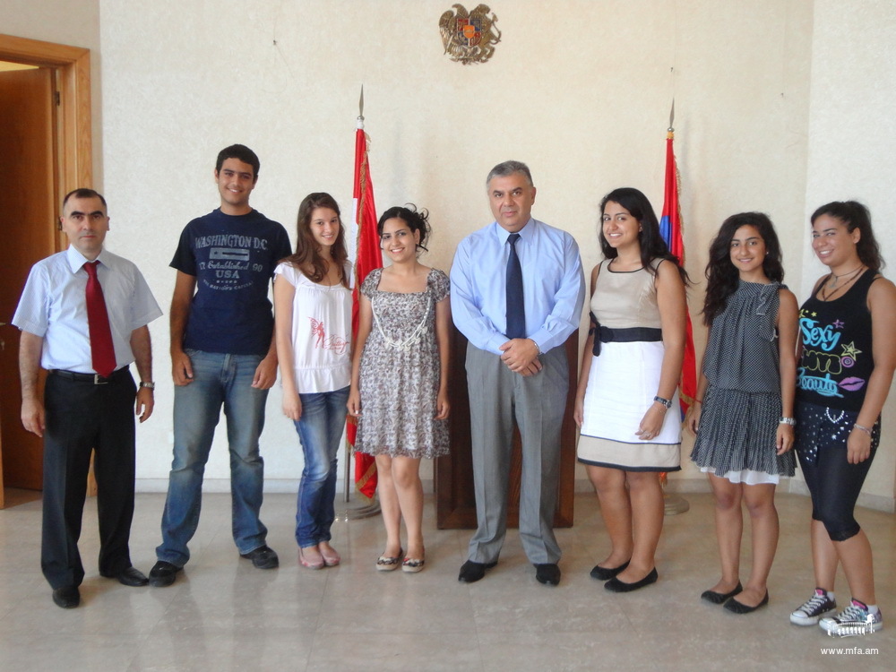 Students of the “Frères Maristes Jbeil” school from Byblos visited the Embassy of Armenia in Lebanon. 